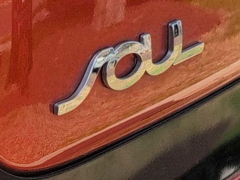 Used 2018 Kia Soul + image 13