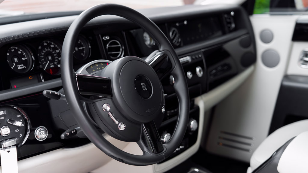 Used 2014 Rolls-Royce Phantom Sedan RWD image 18
