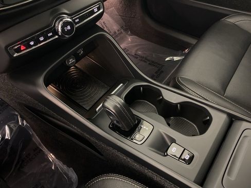 Used 2019 Volvo XC40 T5 Momentum image 22