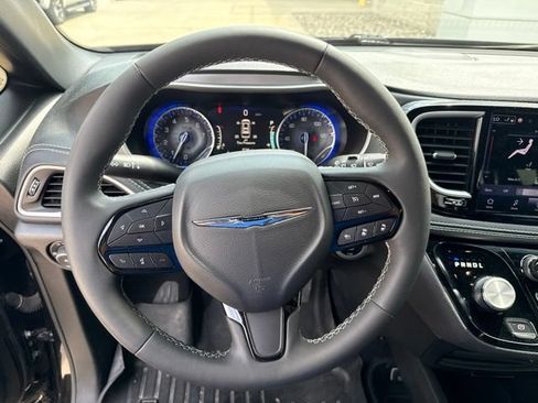 Used 2023 Chrysler Pacifica Touring-L w/ S Appearance Package AWD/4WD image 21