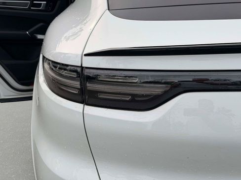 Used 2020 Porsche Cayenne Turbo AWD/4WD image 21