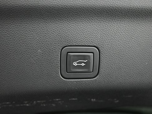 Used 2024 Chevrolet Tahoe Premier AWD/4WD image 13