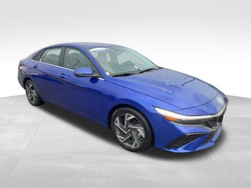 Certified 2024 Hyundai Elantra Limited FWD image 2
