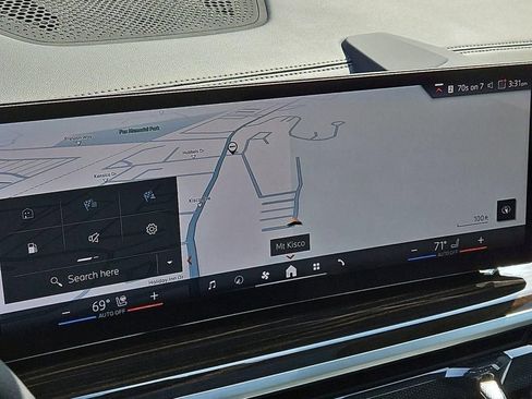 Used 2025 BMW X7 xDrive40i w/ Premium Package image 19