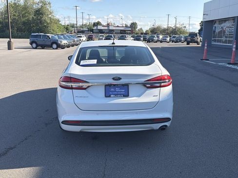Certified 2017 Ford Fusion SE w/ Fusion SE Technology Package FWD image 5