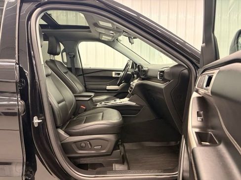 Used 2022 Ford Explorer XLT AWD/4WD image 12