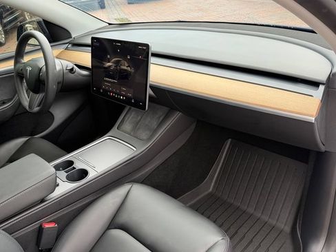 Used 2024 Tesla Model Y Performance AWD/4WD image 18