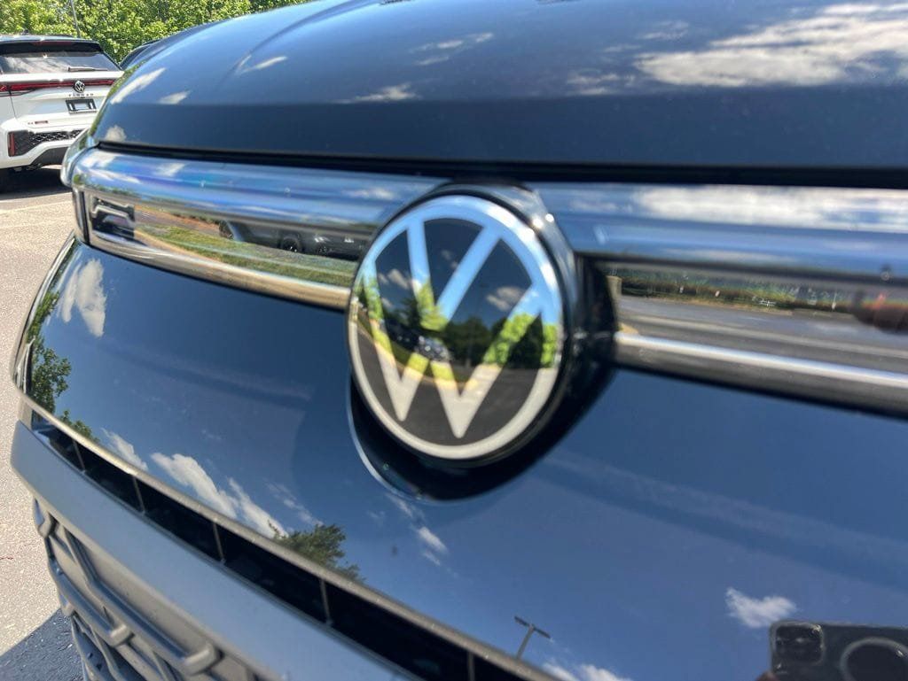 New 2026 Volkswagen Taos SE FWD image 11
