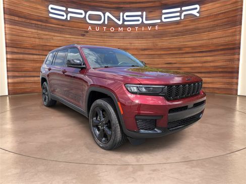Used 2023 Jeep Grand Cherokee L Laredo AWD/4WD image 10