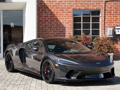 Used 2022 McLaren GT RWD image 1
