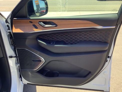 New 2026 Jeep Grand Cherokee L Summit w/ Obsidian Package AWD/4WD image 43