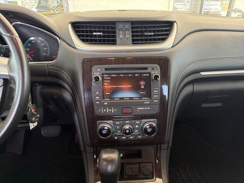 Used 2017 Chevrolet Traverse LT w/ Traveler's Package FWD image 16