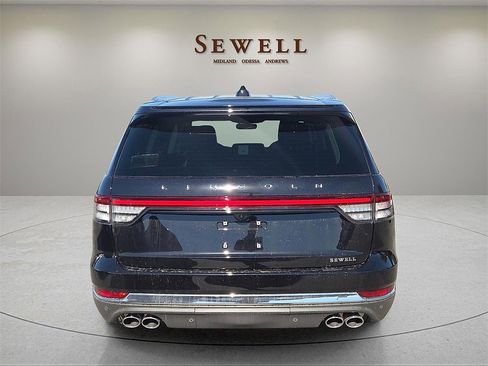 New 2026 Lincoln Aviator Premiere image 4