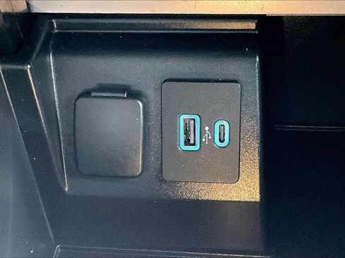 Used 2020 Ford Explorer XLT w/ Equipment Group 202A image 34