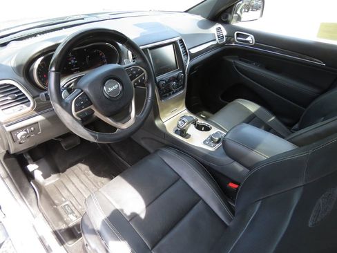Used 2014 Jeep Grand Cherokee Overland w/ Advanced Technology Group AWD/4WD image 11