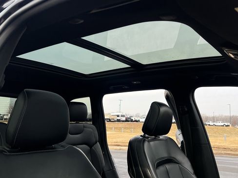 Used 2024 Jeep Grand Cherokee Limited w/ Luxury Tech Group II image 31