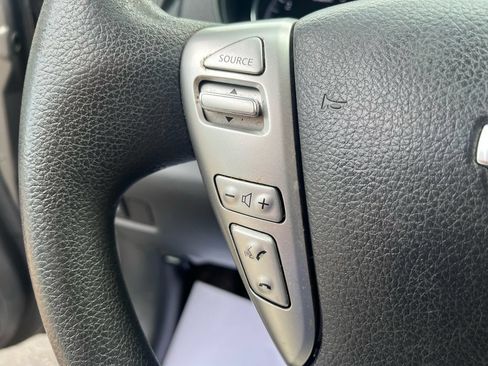 Used 2015 Nissan Versa SV FWD image 10