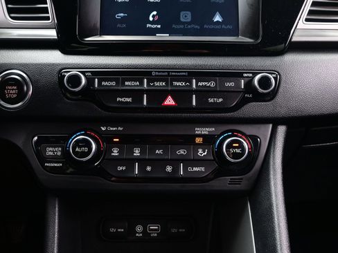 Used 2017 Kia Niro LX image 19