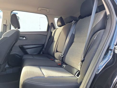 Used 2021 Nissan Rogue SV image 12