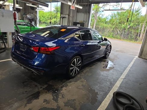 Used 2020 Nissan Altima 2.5 SR w/ Premium Package FWD image 2
