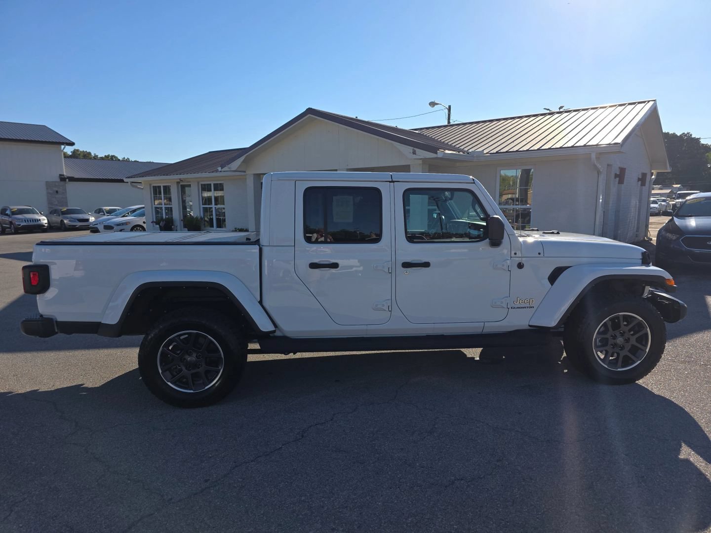 Used 2021 Jeep Gladiator Overland AWD/4WD image 7