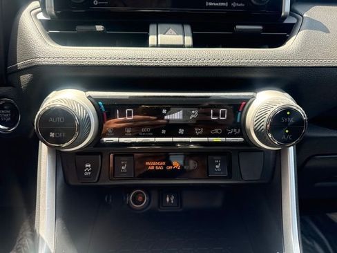 Used 2019 Toyota RAV4 XLE w/ Convenience Package AWD/4WD image 16