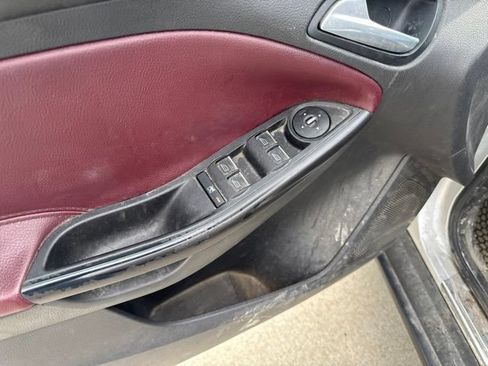Used 2012 Ford Focus Titanium FWD image 11
