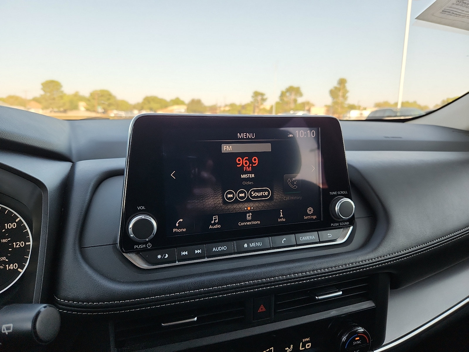 Used 2024 Nissan Rogue SV FWD image 19