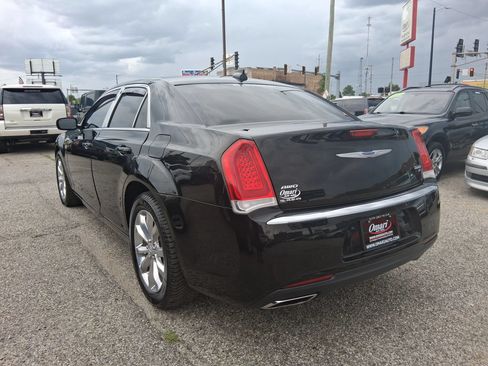 Used 2019 Chrysler 300 Touring AWD/4WD image 6