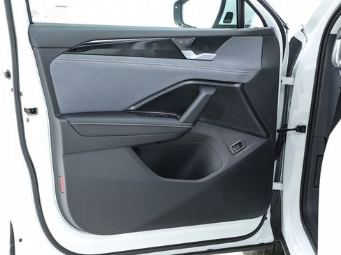 New 2026 Volkswagen Tiguan SE image 18