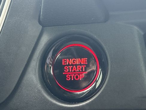 Certified 2025 Honda Pilot Touring image 15