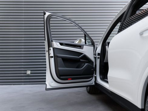 New 2025 Porsche Cayenne S image 12