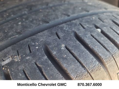 Used 2024 GMC Terrain SLE w/ Driver Convenience Package FWD image 11