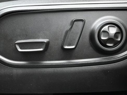 Used 2023 Jeep Grand Cherokee Altitude RWD image 8