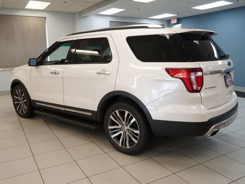 Used 2017 Ford Explorer Platinum image 8