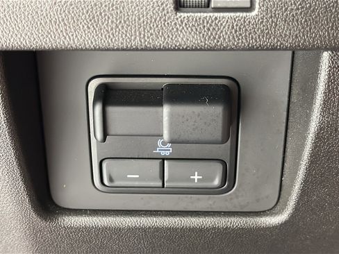 Used 2024 GMC Canyon Elevation w/ Convenience Package AWD/4WD image 23