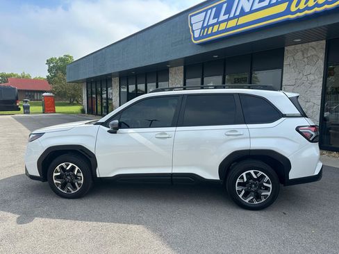 Used 2025 Subaru Forester Premium AWD/4WD image 4