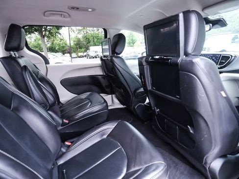 Used 2022 Chrysler Pacifica Touring-L w/ Uconnect Theater Family Group FWD image 58