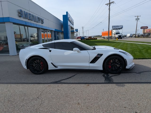 Used 2017 Chevrolet Corvette Z06 w/ Z07 Performance Package RWD image 2