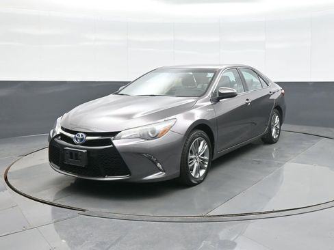 Used 2015 Toyota Camry SE image 3