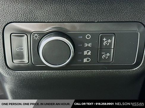 Used 2022 Ford Escape SE w/ SE Sport Appearance Package image 10