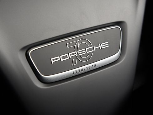 Used 2019 Porsche 911 Speedster RWD image 6