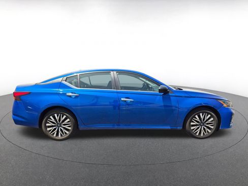 Used 2025 Nissan Altima 2.5 SV FWD image 8