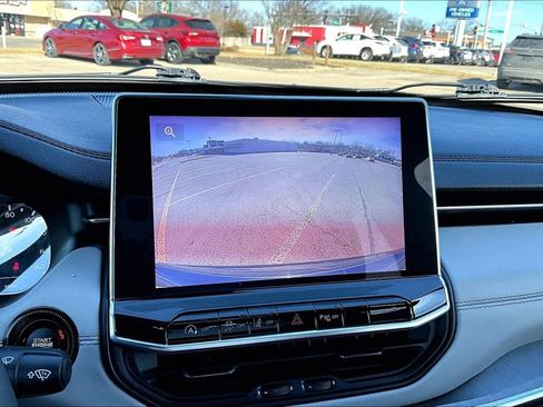 Used 2023 Jeep Compass Limited image 21