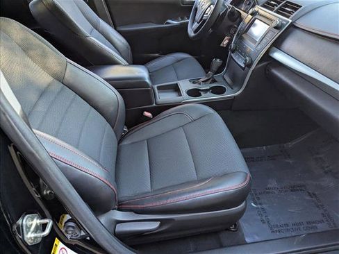Used 2017 Toyota Camry SE image 19