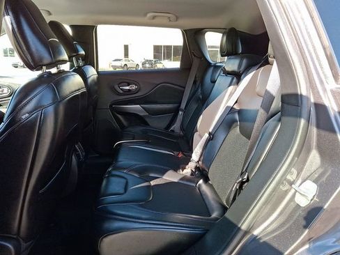 Used 2019 Jeep Cherokee Latitude Plus w/ Cold Weather Group image 12