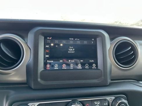 Used 2021 Jeep Gladiator Willys image 16