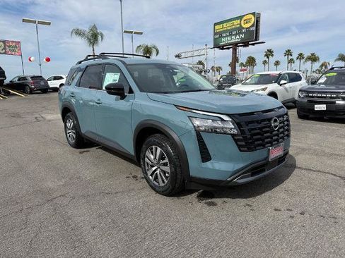 New 2026 Nissan Pathfinder SL image 1