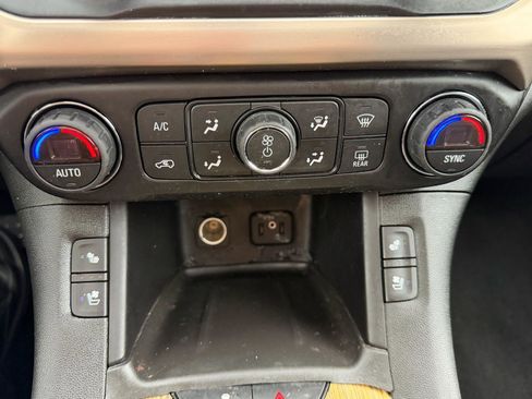 Used 2018 GMC Acadia Denali w/ Technology Package FWD image 16