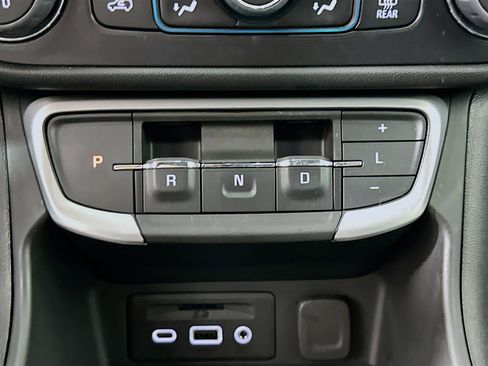 Used 2022 GMC Terrain SLT w/ Elevation Edition image 24